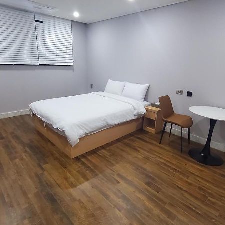 Aroomi Hotel Hyupjae Чеджу Екстериор снимка