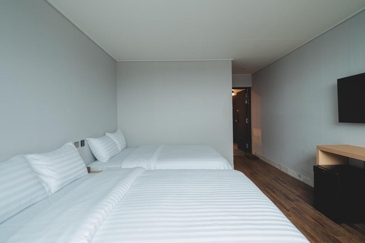 Aroomi Hotel Hyupjae Чеджу Екстериор снимка