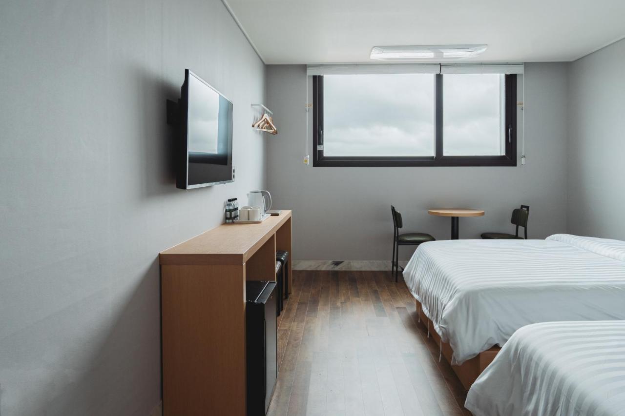 Aroomi Hotel Hyupjae Чеджу Екстериор снимка