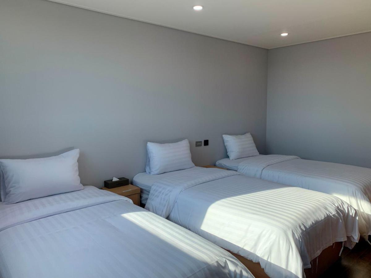 Aroomi Hotel Hyupjae Чеджу Екстериор снимка