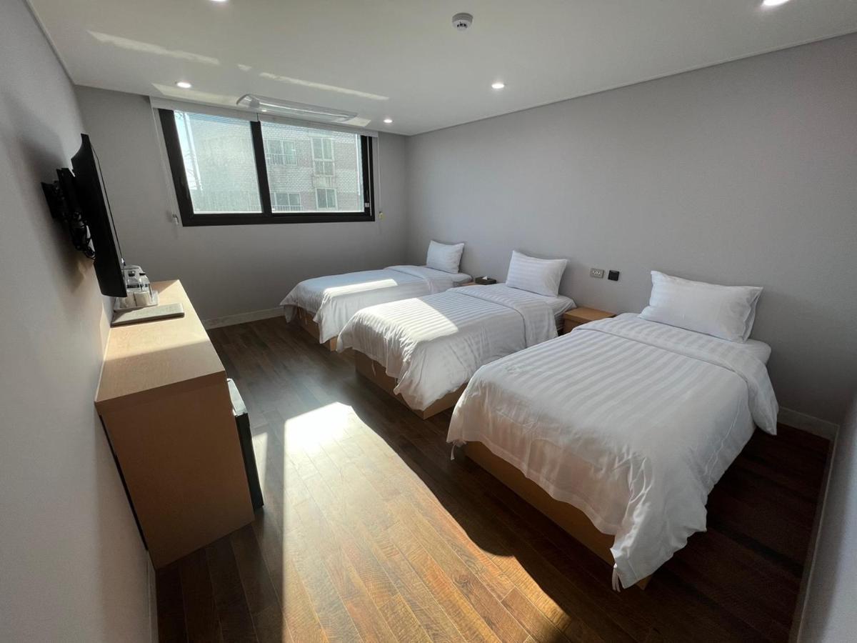 Aroomi Hotel Hyupjae Чеджу Екстериор снимка