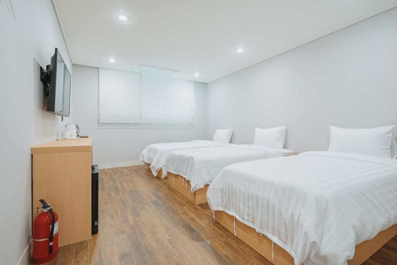 Aroomi Hotel Hyupjae Чеджу Екстериор снимка