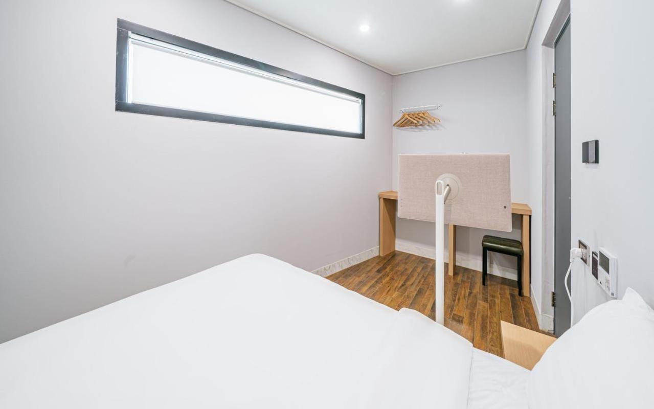 Aroomi Hotel Hyupjae Чеджу Екстериор снимка