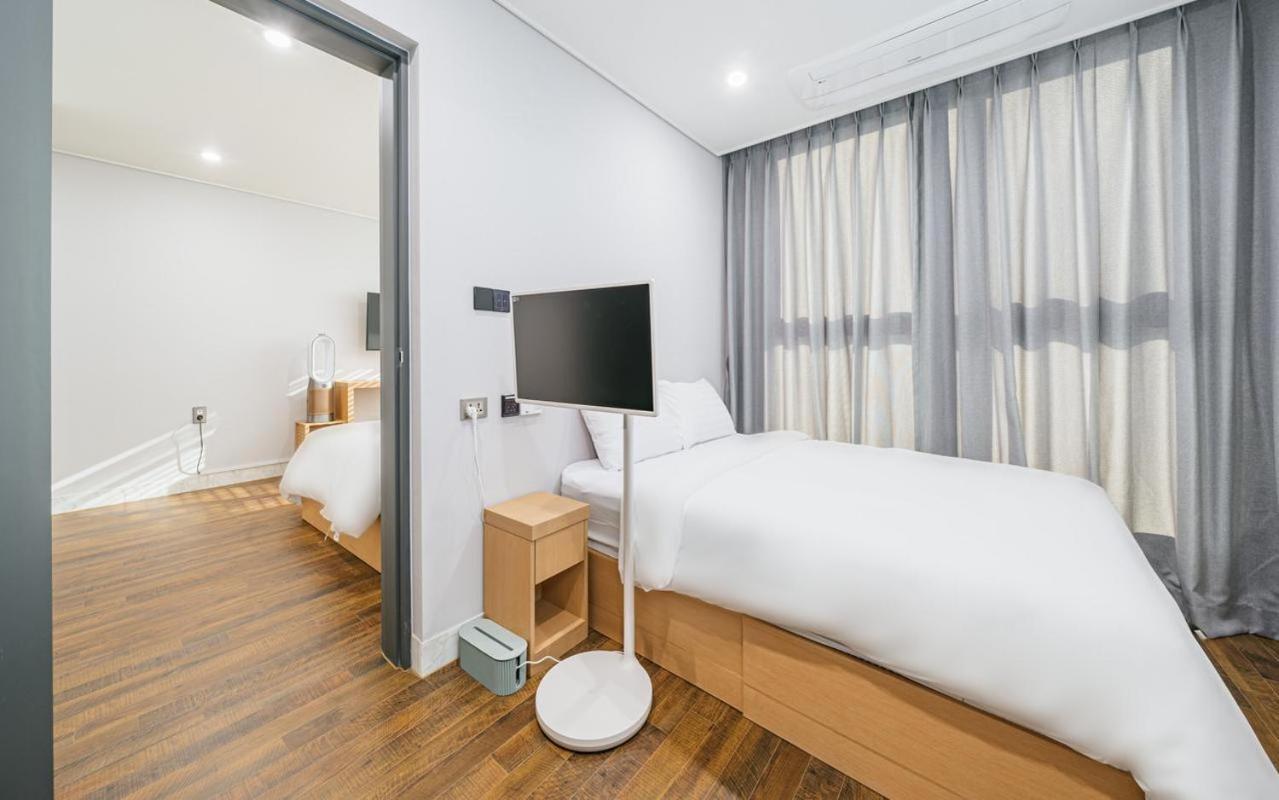 Aroomi Hotel Hyupjae Чеджу Екстериор снимка